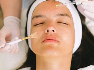 Rode jeukende bultjes op armen en benen: wat is het en wat kun je doen?