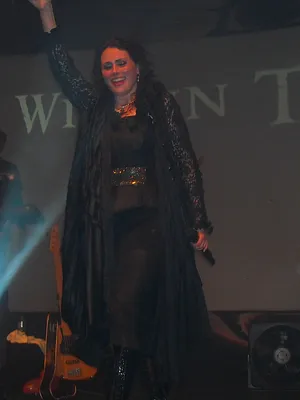 Sharon den Adel