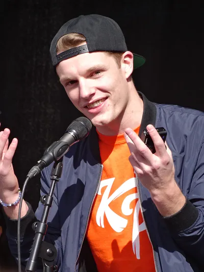 Enzo Knol